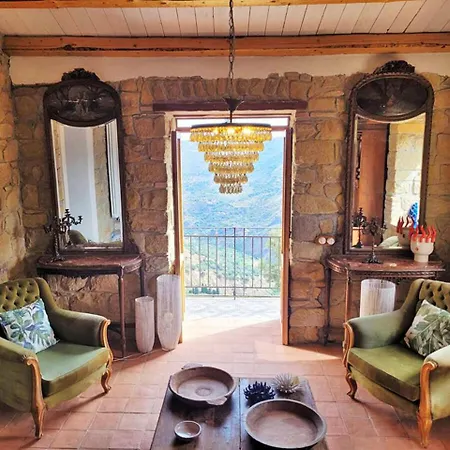 Cottage With Aeolian View *