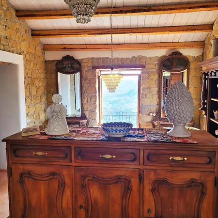 House In The Countryside With Aeolian View בית נופש