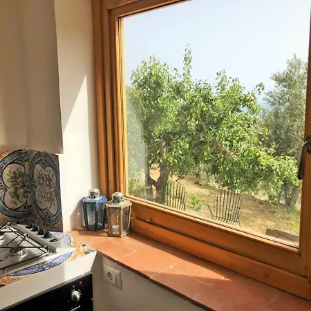 בית נופש House In The Countryside With Aeolian View