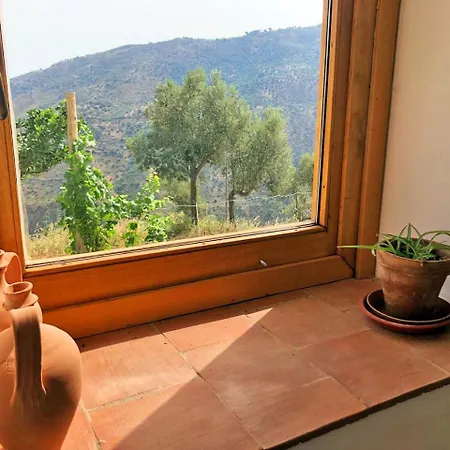 בית נופש House In The Countryside With Aeolian View Reitano (Messina)