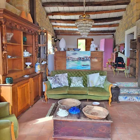 בית נופש House In The Countryside With Aeolian View Reitano (Messina)
