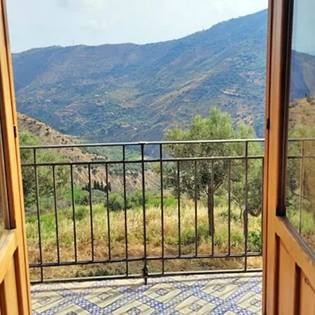 House In The Countryside With Aeolian View בית נופש